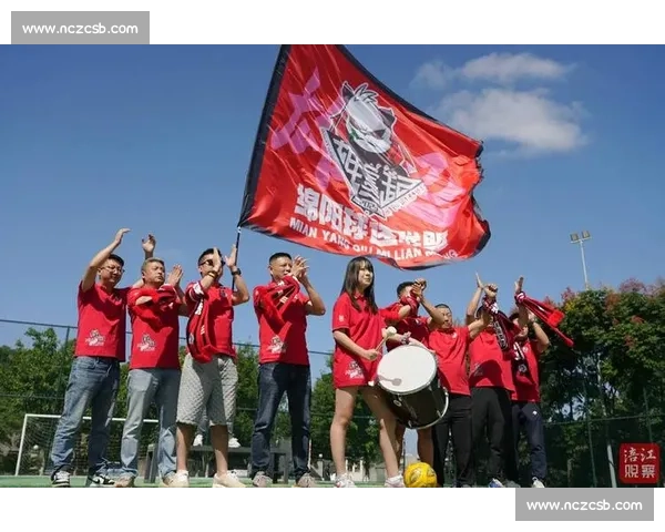 川超赛场双份浪漫!绵阳球迷求婚获 10 万购房券 川超赛场双份浪漫!绵阳球迷求婚获 10 万购房券